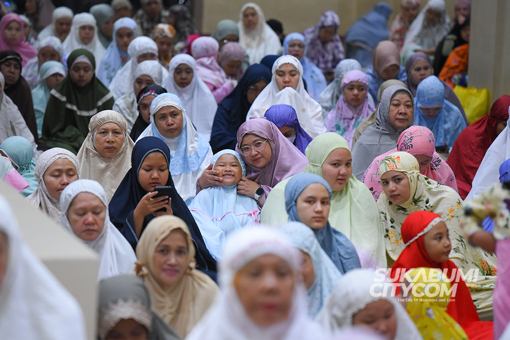tarawe perdana masjid agung
